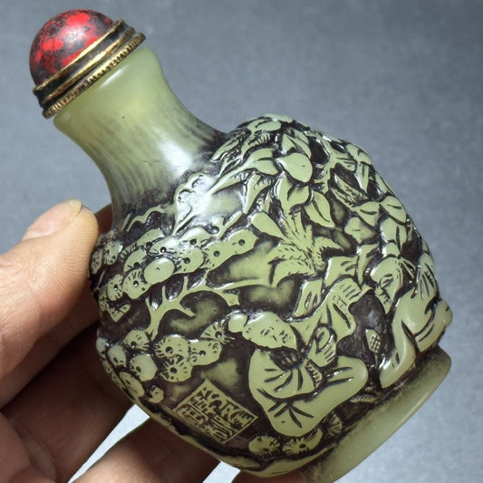 Vintage Handmade Glowing Snuff Bottle with Antique Carving - A Rare and Unique Artifact for Decor & Gifting