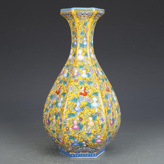 Exquisite Jingdezhen Ceramic Vase - Enameled and Famille Rose Porcelain from Imperial Kiln for Living Room Decoration