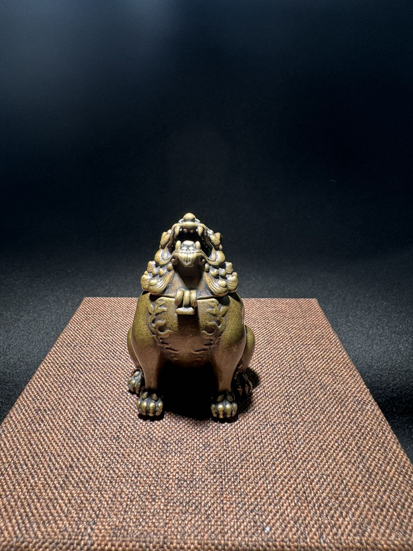 Exquisite Handcrafted Guardian Lion Incense Burner - Unique Gift for Collectors and Home Decor Enthusiasts