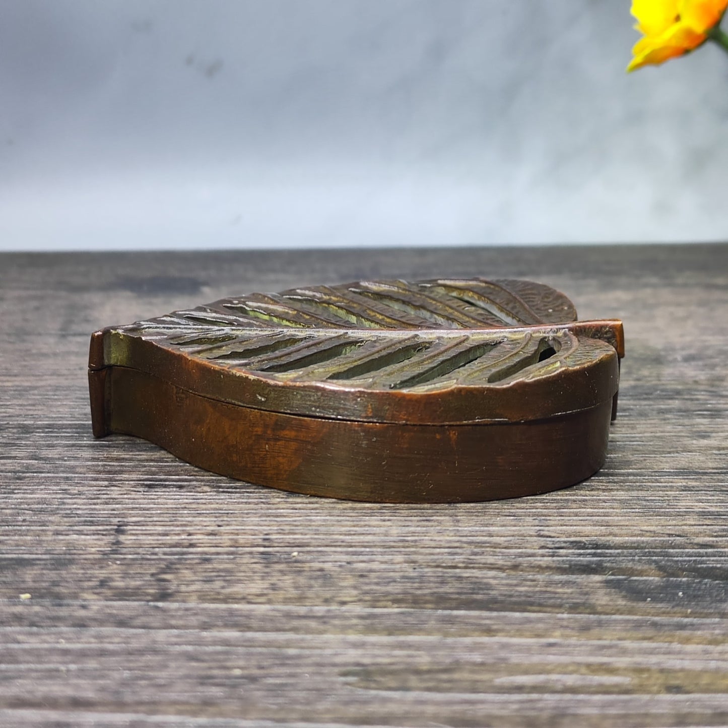 Antique Leaf-Shaped Incense Burner - Unique Tabletop Decoration - Personalized Gift - Asian Antique Decor