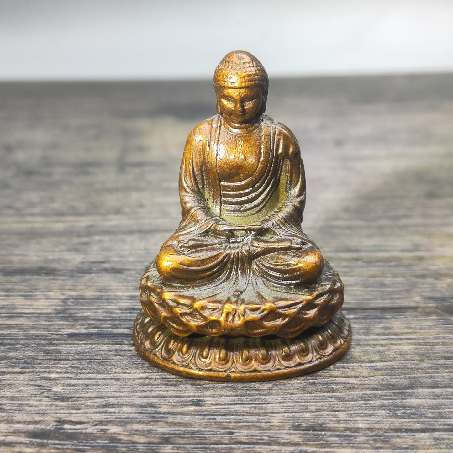 Exquisite Handmade Small Buddha Statue - Elegant Cultural Decoration & Collectible Treasure