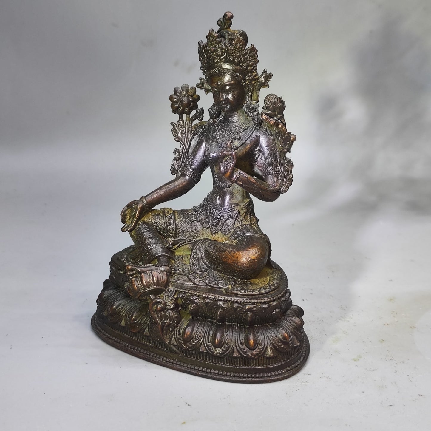 Exquisite Handcrafted Buddha Statue - A Masterpiece for Elegant Home and Office Decor