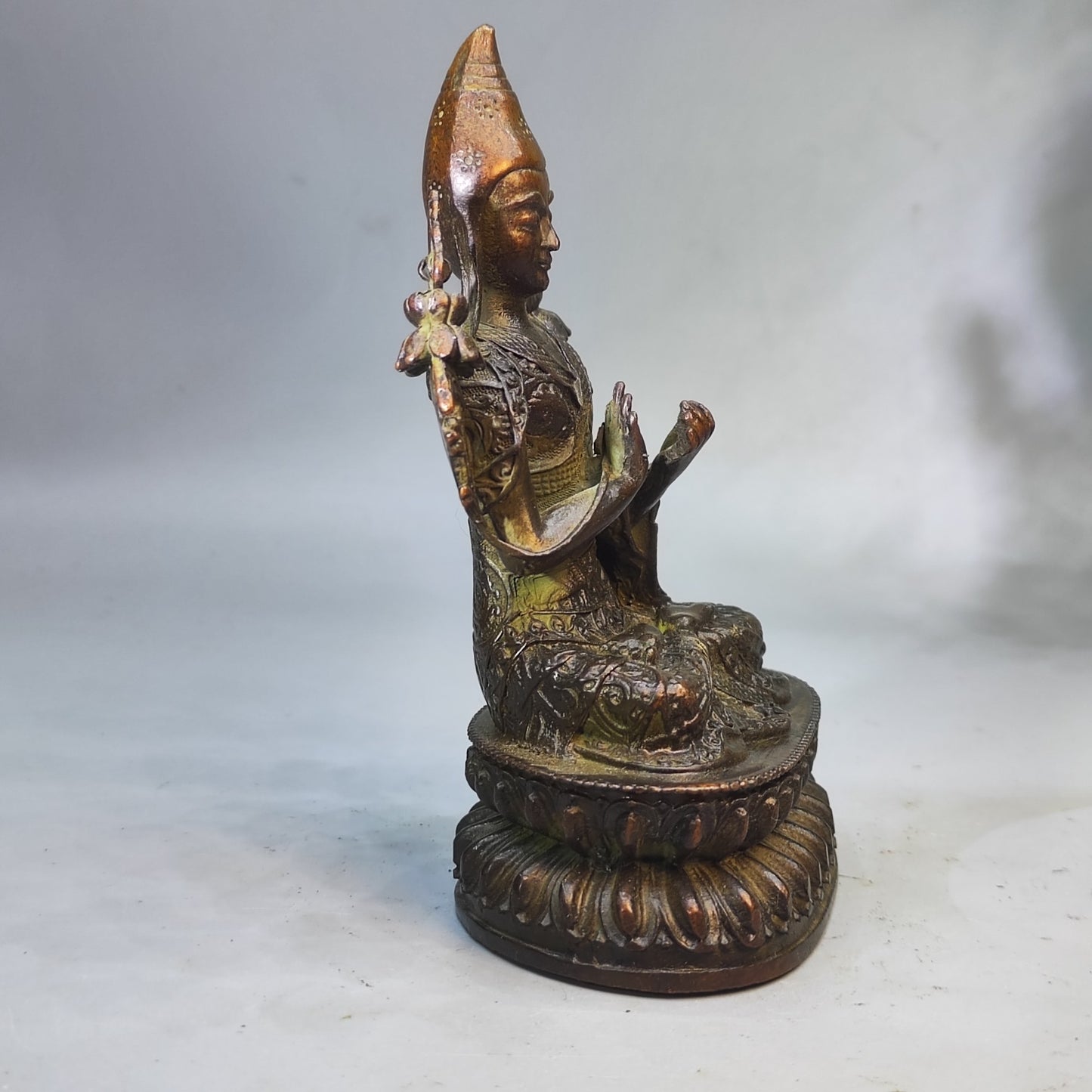 Exquisite Handcrafted Buddha Statue - Elegant Home and Office Decor