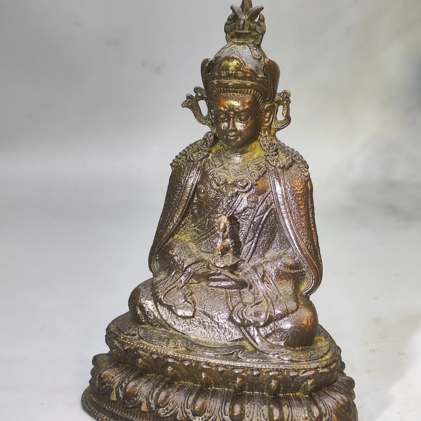 Exquisite Handcrafted Mini Buddha Statue - Elegant Decor & Collectible Treasure