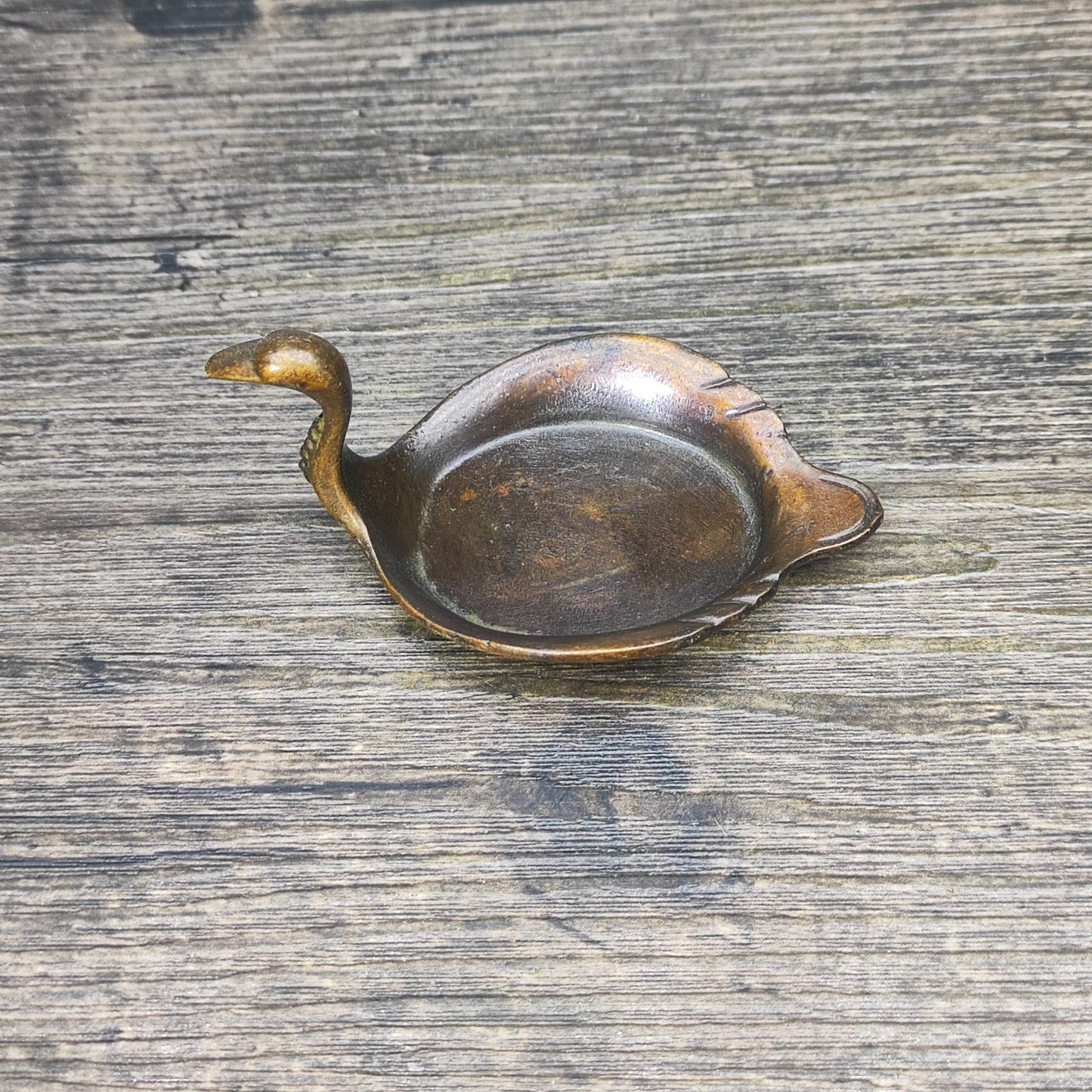 Antique Swan-shaped Brush Washer - Handcrafted with Exquisite Craftsmanship