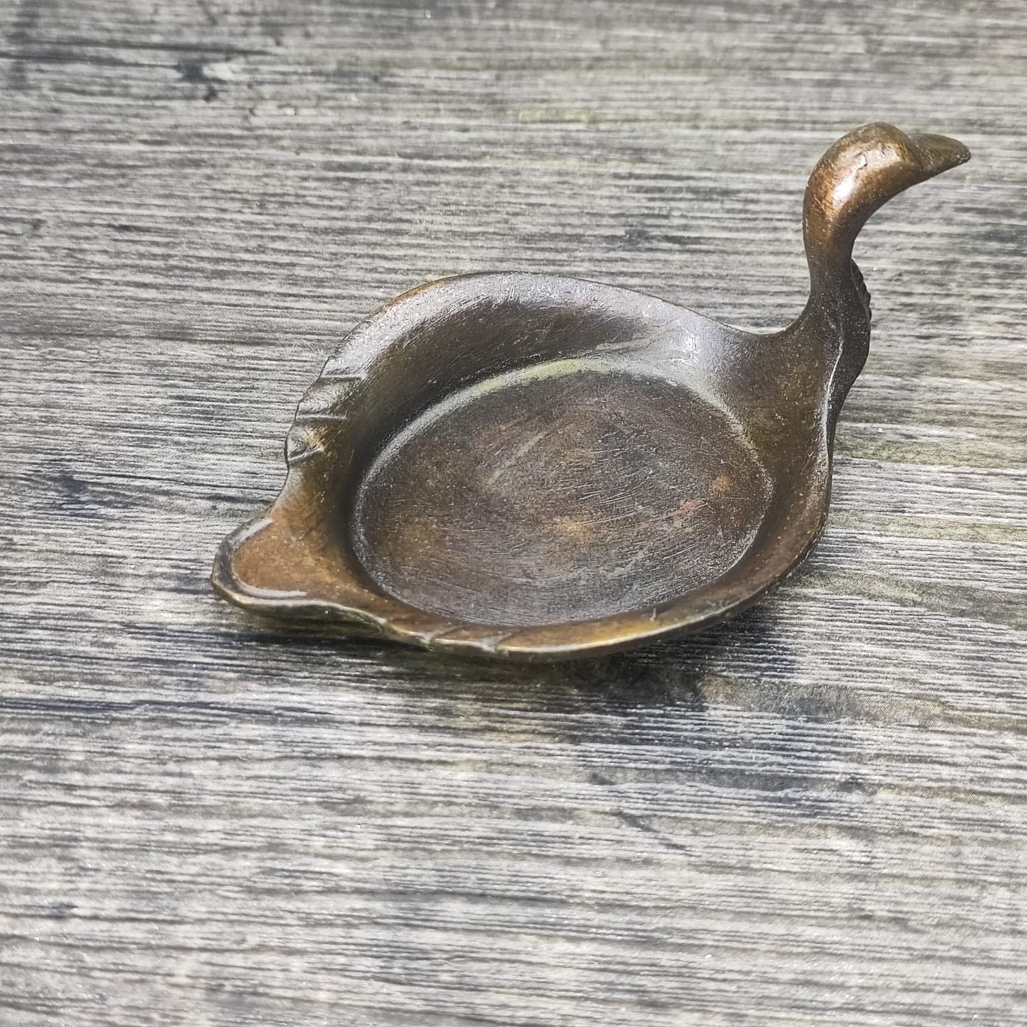 Antique Swan-shaped Brush Washer - Handcrafted with Exquisite Craftsmanship