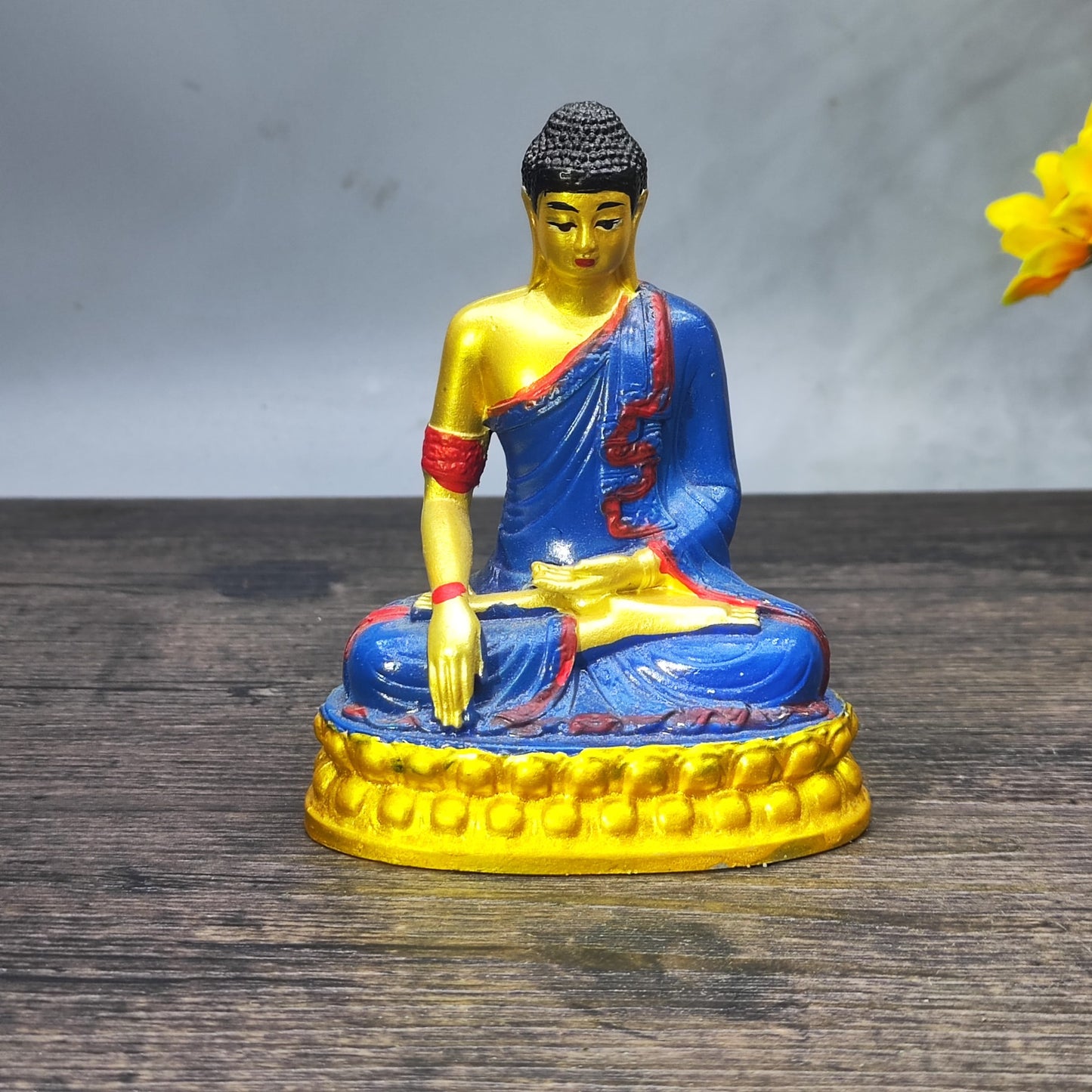 Exquisite Handcrafted Buddha Statue - Elegant and Delicate Art Decor