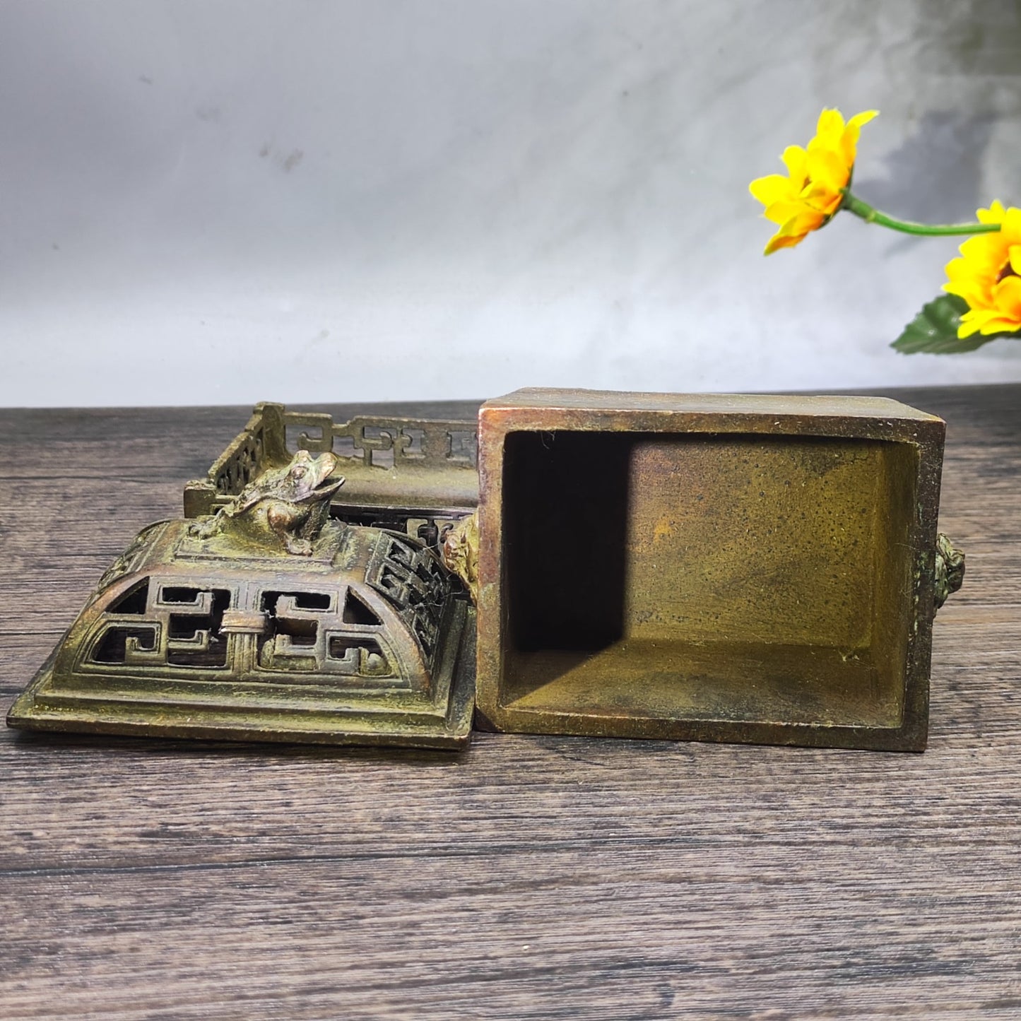 Triple-Layered Golden Toad Incense Burner - Historic Elegance, Exquisite Craftsmanship, Unique Design