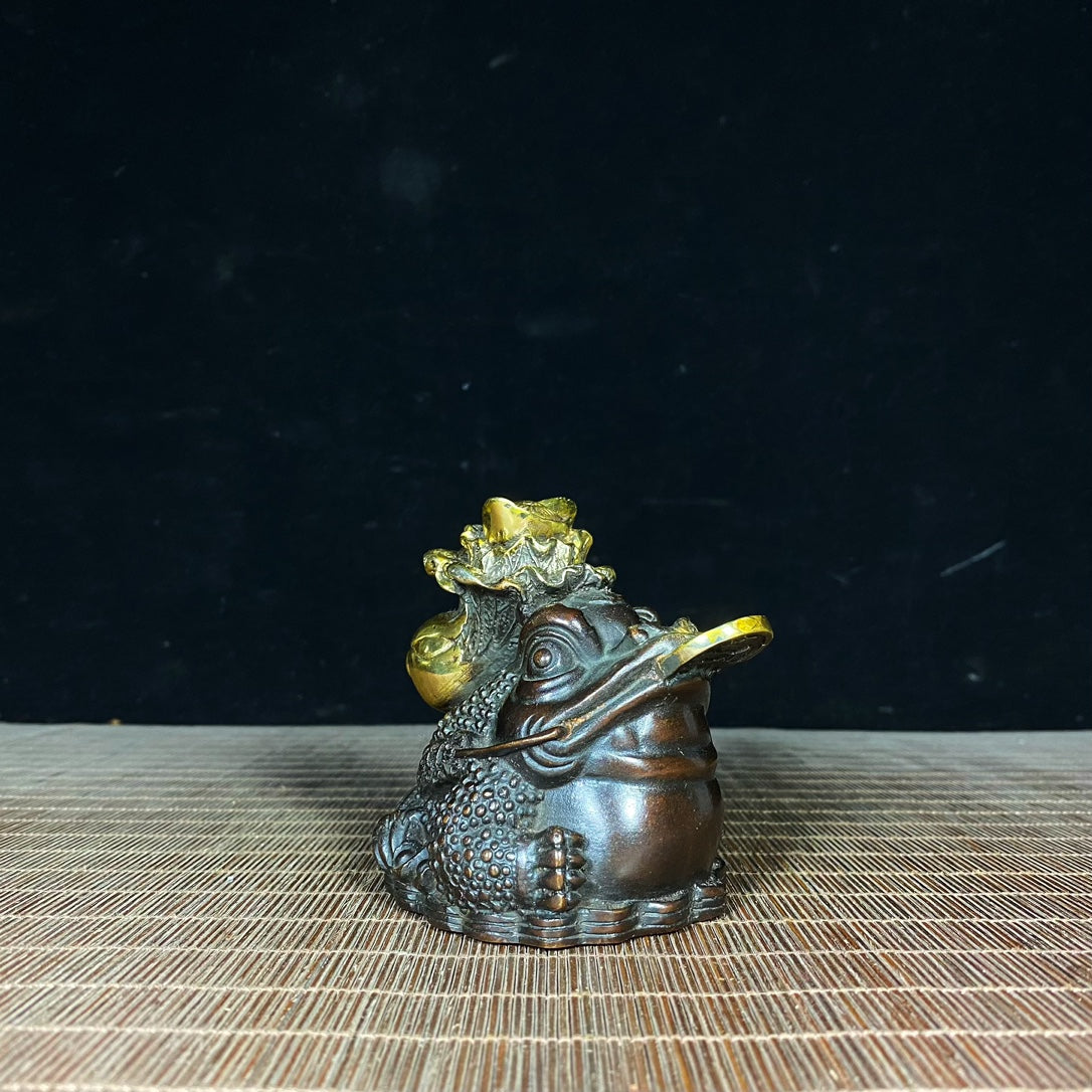 Handcrafted Gilded Brass Toad Statue - Symbol of Wealth, Elegant Decor