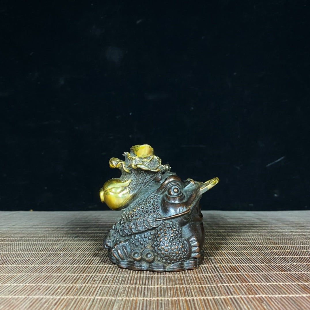 Handcrafted Gilded Brass Toad Statue - Symbol of Wealth, Elegant Decor