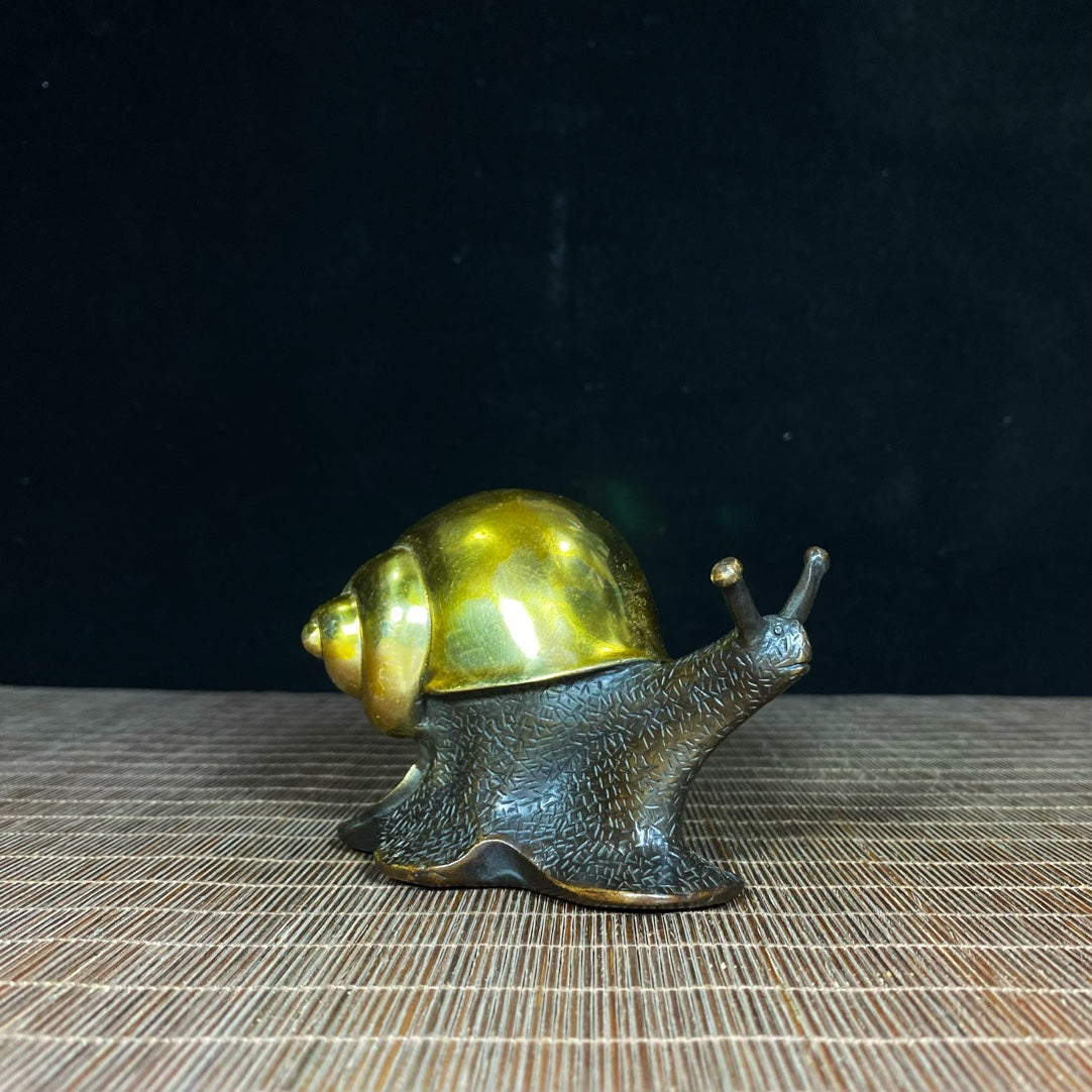 Exquisite Handcrafted Antique Brass-Gilded Snail Statue - A Unique Gift for Collectors and Decor Enthusiasts