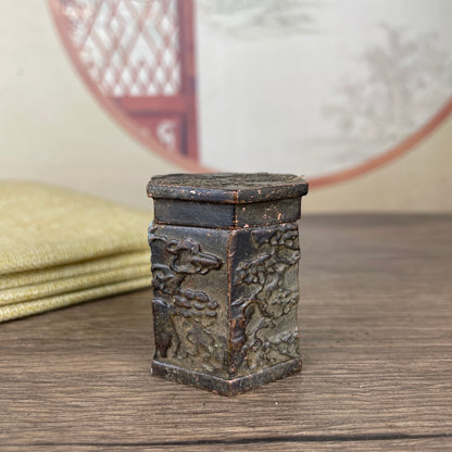 Exquisite Hand-Carved Small Jar - Perfect Gift for Antique Collectors and Home Decor Enthusiasts