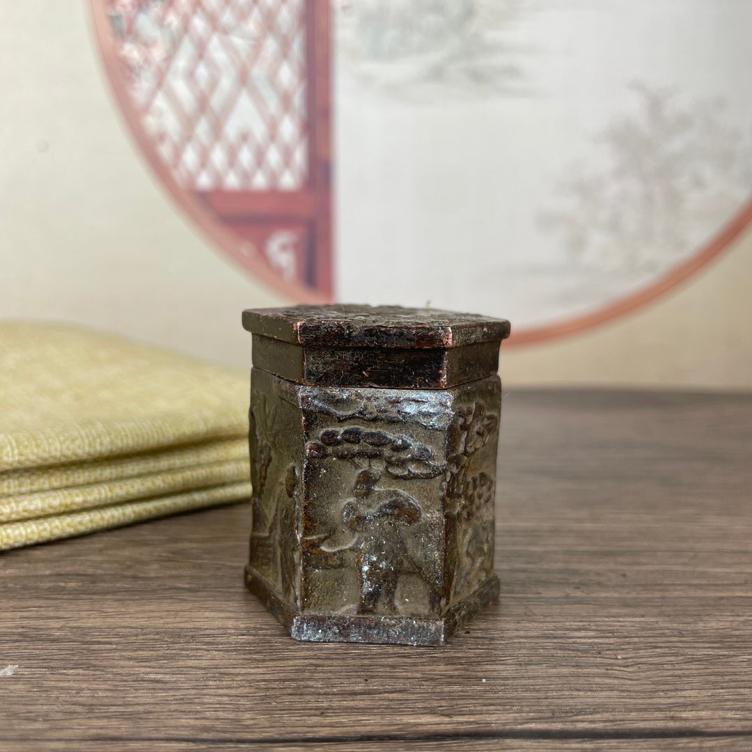 Exquisite Hand-Carved Small Jar - Perfect Gift for Antique Collectors and Home Decor Enthusiasts