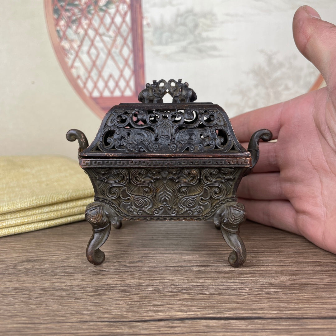 Four-Legged Beast Pattern Incense Burner - Rare Handcrafted Art Piece, Perfect for Antique Collectors and Interior Design Enthusiasts