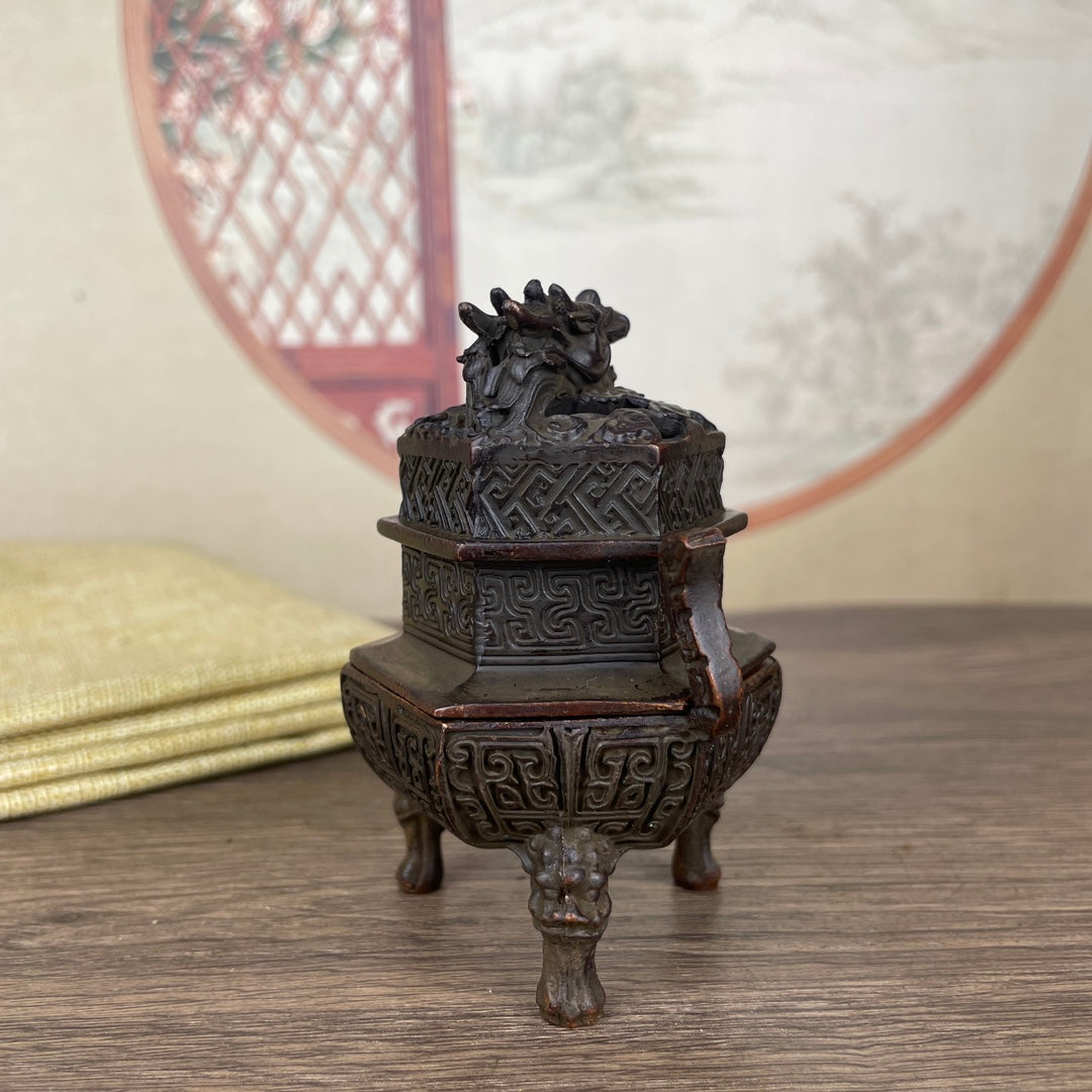 Exquisite Hand-Carved Incense Burner - A Unique Gift for Antique Collectors and Home Decor Enthusiasts