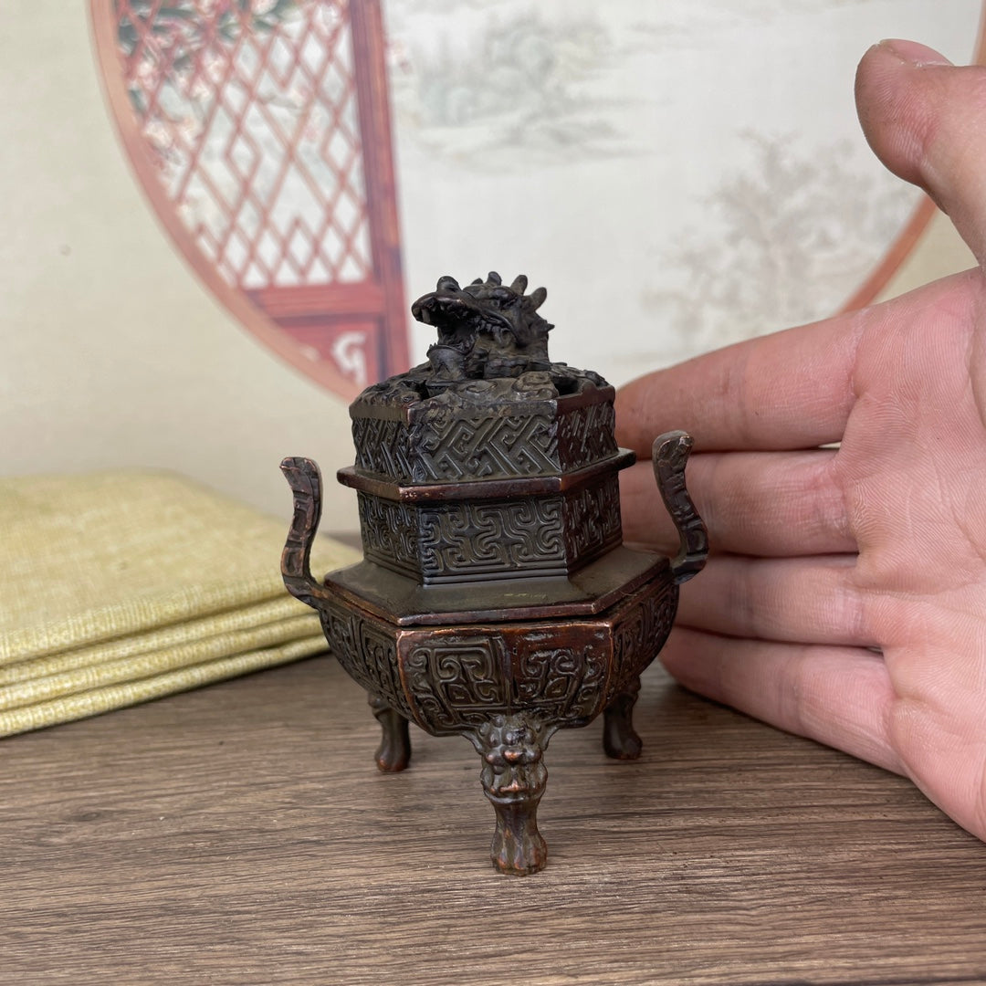 Exquisite Hand-Carved Incense Burner - A Unique Gift for Antique Collectors and Home Decor Enthusiasts