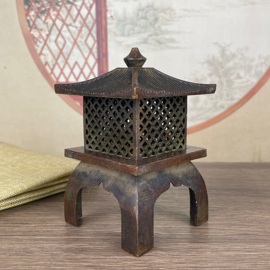 Exquisite Handcrafted Palace Lantern Incense Burner - A Unique Gift for Antique Collectors and Home Decor Enthusiasts