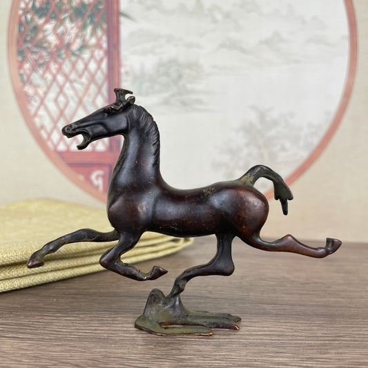 Handcrafted Horse Statue - Exquisite Craftsmanship, Unique Gift for Collectors and Decor Enthusiasts