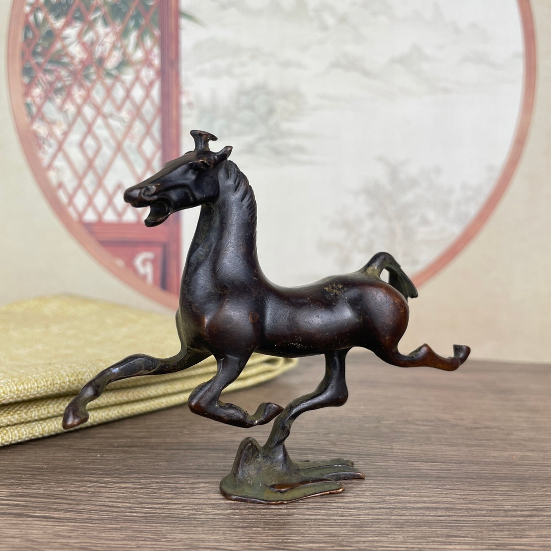 Handcrafted Horse Statue - Exquisite Craftsmanship, Unique Gift for Collectors and Decor Enthusiasts