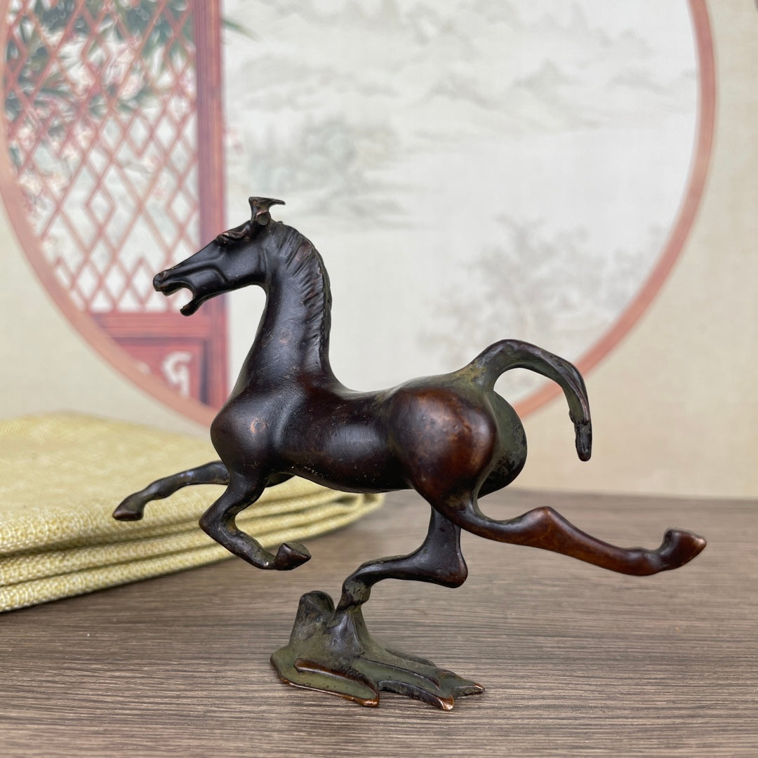 Handcrafted Horse Statue - Exquisite Craftsmanship, Unique Gift for Collectors and Decor Enthusiasts