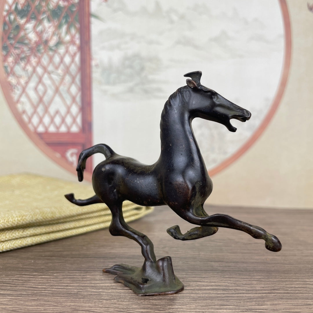 Handcrafted Horse Statue - Exquisite Craftsmanship, Unique Gift for Collectors and Decor Enthusiasts