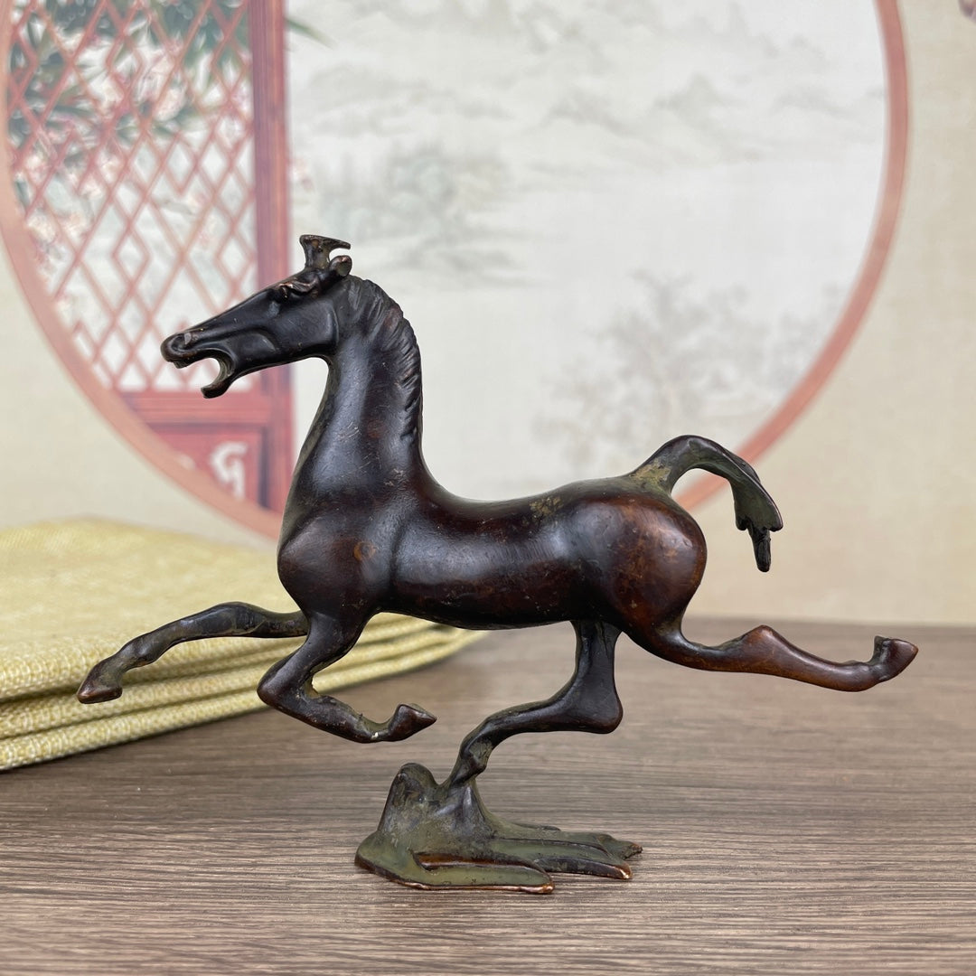 Handcrafted Horse Statue - Exquisite Craftsmanship, Unique Gift for Collectors and Decor Enthusiasts