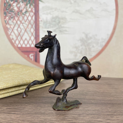 Handcrafted Horse Statue - Exquisite Craftsmanship, Unique Gift for Collectors and Decor Enthusiasts