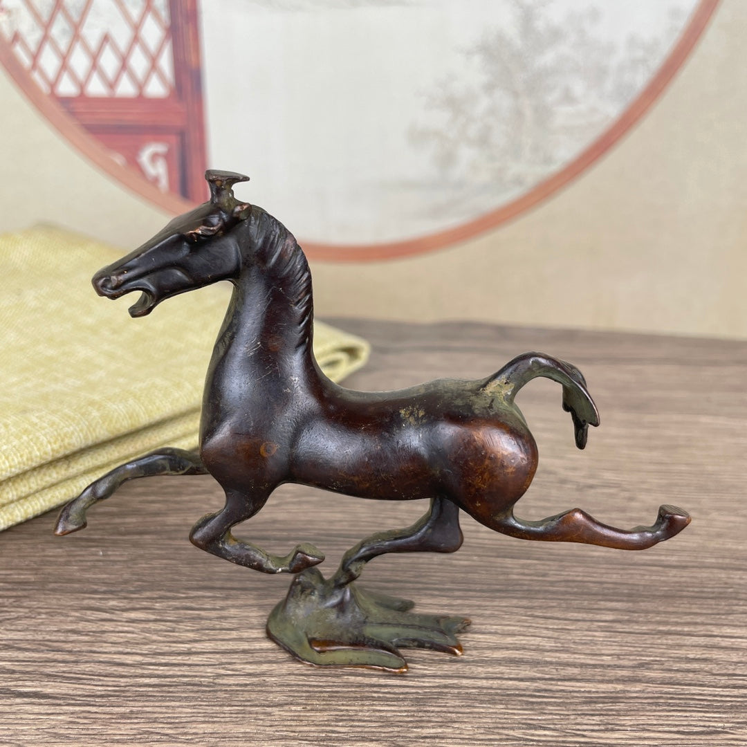 Handcrafted Horse Statue - Exquisite Craftsmanship, Unique Gift for Collectors and Decor Enthusiasts