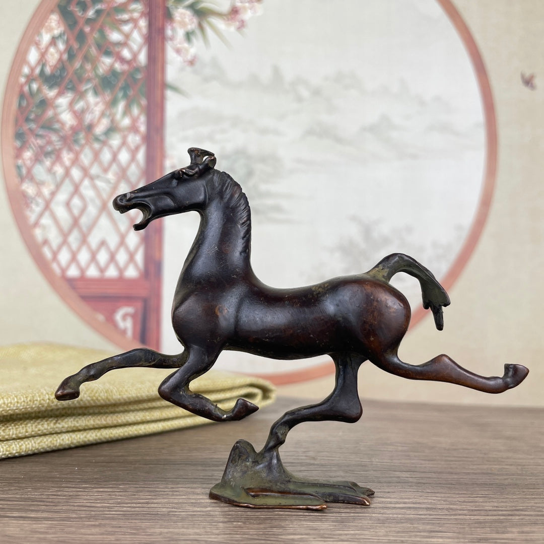 Handcrafted Horse Statue - Exquisite Craftsmanship, Unique Gift for Collectors and Decor Enthusiasts