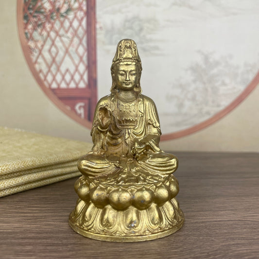 Exquisite Handcrafted Guanyin Buddha Statue - Unique Gift for Collectors and Decor Enthusiasts