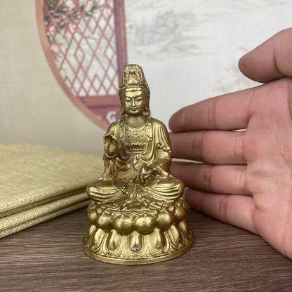 Exquisite Handcrafted Guanyin Buddha Statue - Unique Gift for Collectors and Decor Enthusiasts