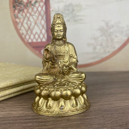 Exquisite Handcrafted Guanyin Buddha Statue - Unique Gift for Collectors and Decor Enthusiasts