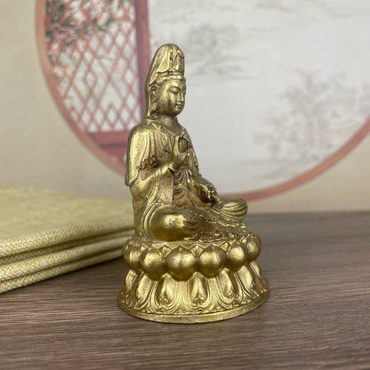 Exquisite Handcrafted Guanyin Buddha Statue - Unique Gift for Collectors and Decor Enthusiasts