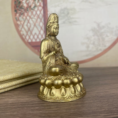 Exquisite Handcrafted Guanyin Buddha Statue - Unique Gift for Collectors and Decor Enthusiasts