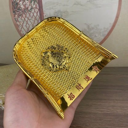 Handcrafted Golden Toad Dustpan Desk Ornament - Exquisite Decor Piece