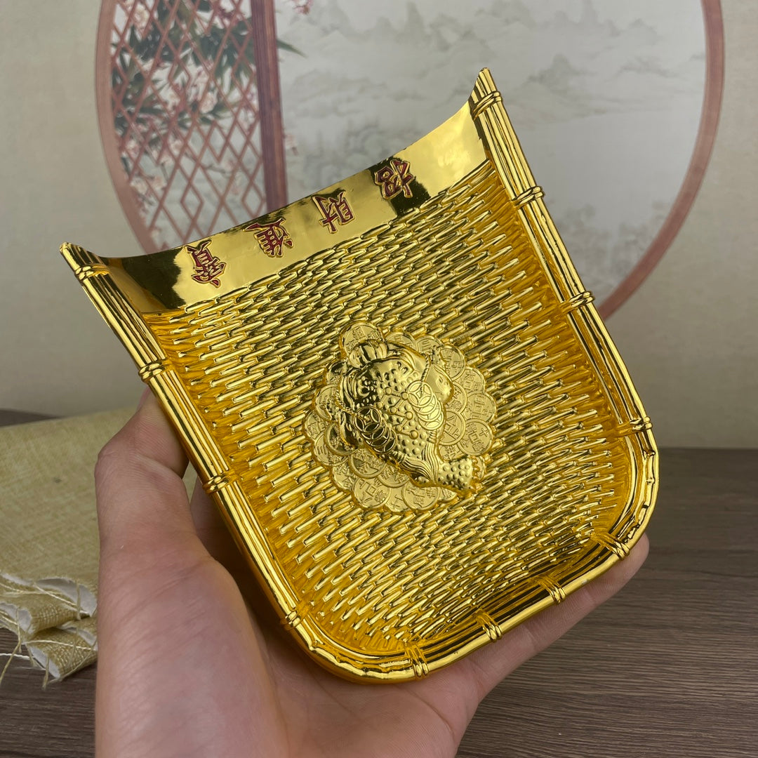 Handcrafted Golden Toad Dustpan Desk Ornament - Exquisite Decor Piece