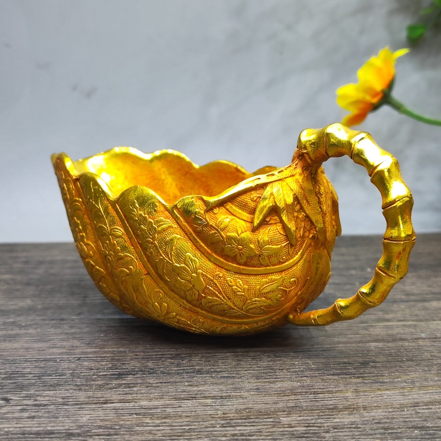 Exquisite Leaf-Shaped Cup - Handcrafted Desktop Ornament & Unique Gift