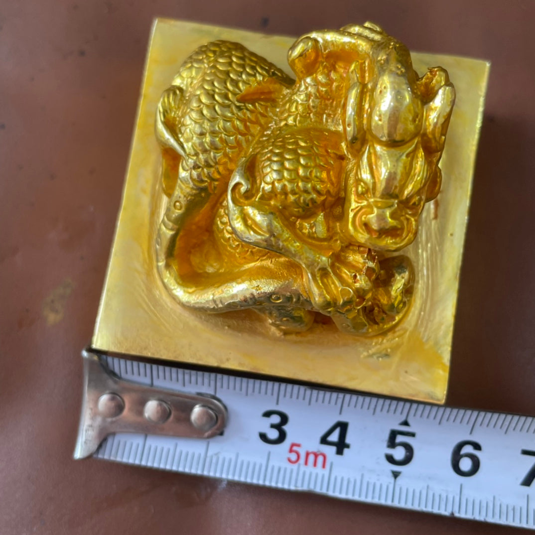 Exquisite Gilded Beast Seal - Rare Handcrafted Art Piece, Perfect for Decor and Collection