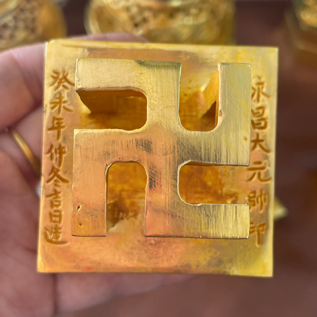 Exquisite Hand-Carved Gilded Swastika Seal - Rare Artisan Craft, Perfect for Decor and Collecting