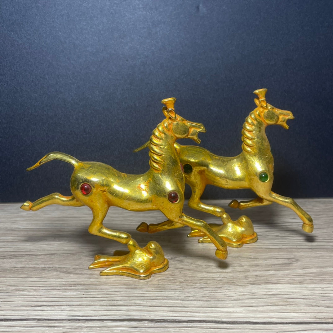 Exquisitely Carved Horse Statue - Handcrafted & Unique Gift