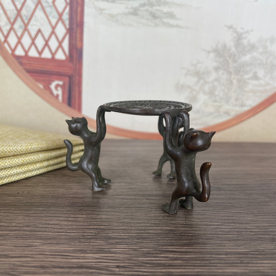 Exquisite Handcrafted Three Cats Sculpture Tray Holder