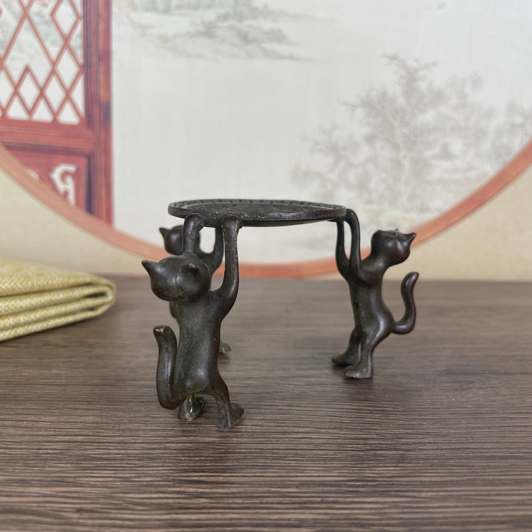 Exquisite Handcrafted Three Cats Sculpture Tray Holder