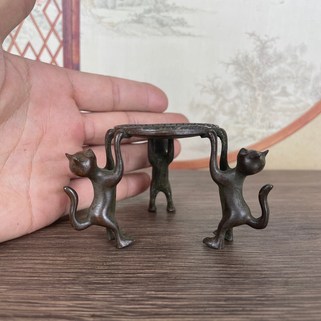 Exquisite Handcrafted Three Cats Sculpture Tray Holder