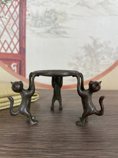 Exquisite Handcrafted Three Cats Sculpture Tray Holder