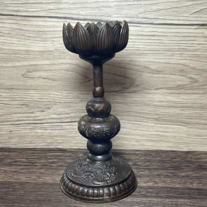 Exquisite Hand-Carved Vintage Oil Lamp - Unique Personalized Art Piece, Perfect Gift