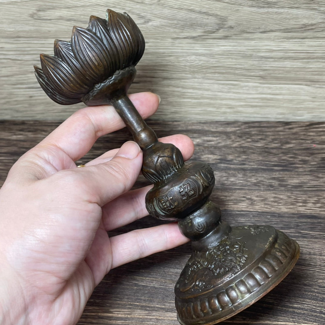 Exquisite Hand-Carved Vintage Oil Lamp - Unique Personalized Art Piece, Perfect Gift