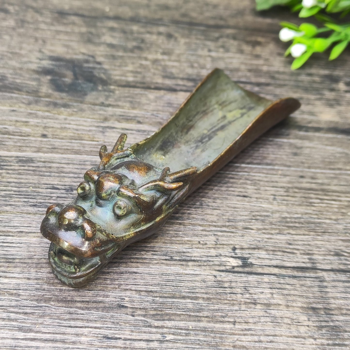 Exquisite Hand-Carved Tea Scoop - The Perfect Unique Gift