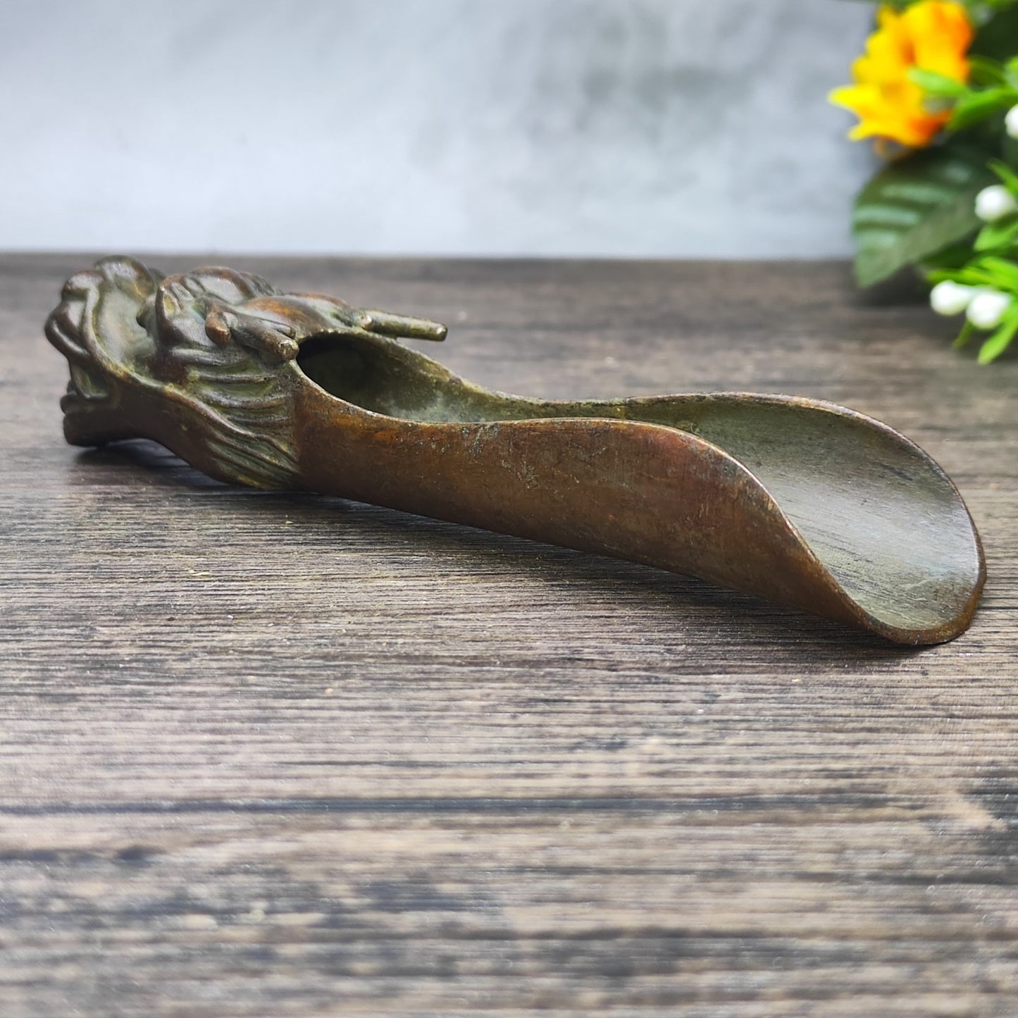 Exquisite Hand-Carved Tea Scoop - The Perfect Unique Gift