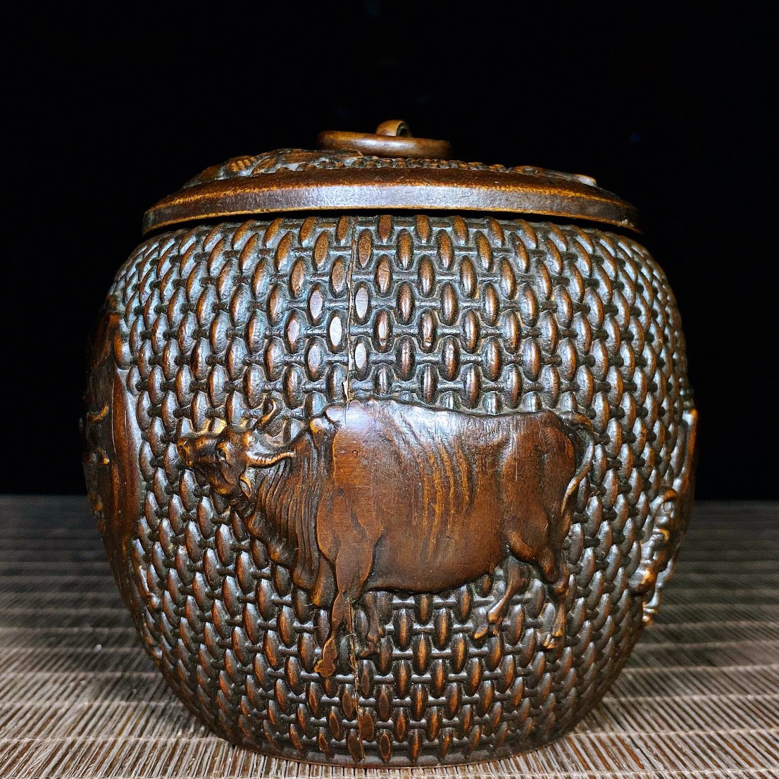 Handcrafted Pure Copper Jar with Five Engraved Bull Patterns - Unique Vintage Art Piece